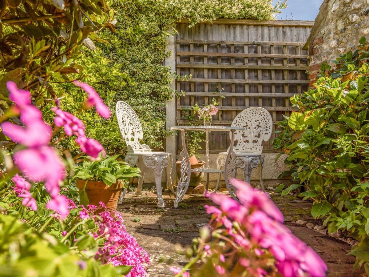 Pass The Keys Charming Apartment Attached To Thatched Cottage Chichester Exterior foto