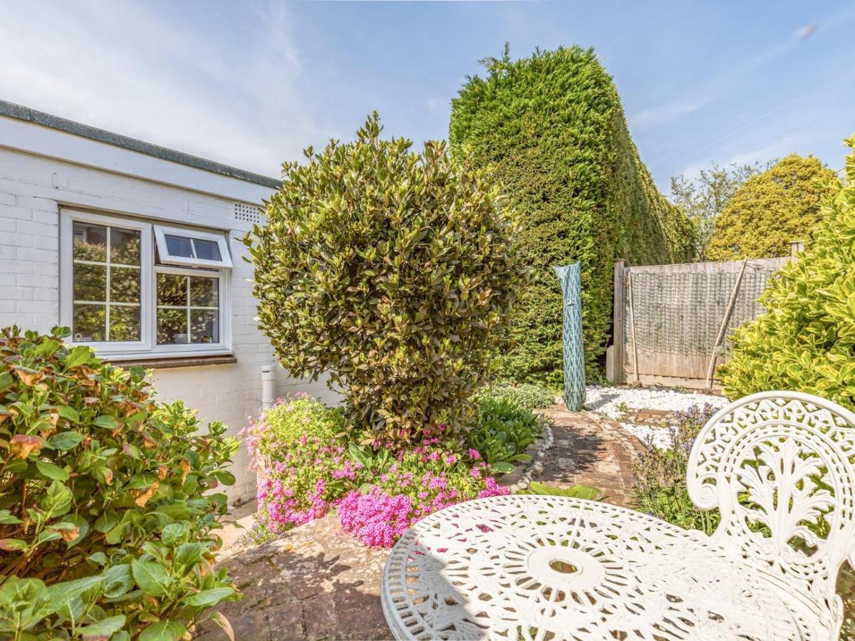 Pass The Keys Charming Apartment Attached To Thatched Cottage Chichester Exterior foto